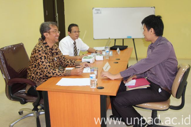 Proses seleksi wawancara calon mahasiswa pascasarjana di Fikom Unpad (Foto oleh: Erman) *