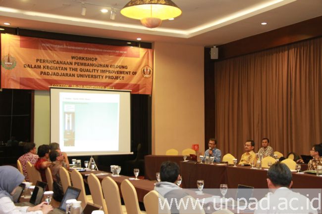 Suasana Workshop Perencanaan Pembangunan Gedung Kampus Unpad yang dilaksanakan di Luxton Hotel, Jln. Ir. H. Juanda No. 18 Bandung, Jumat (29/11). (Foto oleh: Tedi Yusup)*