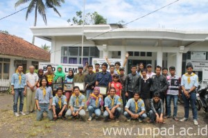 Foto bersama setelah presentasi 21 Des
