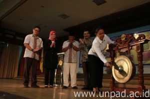 Humas Unpad_2013_12_16_001886