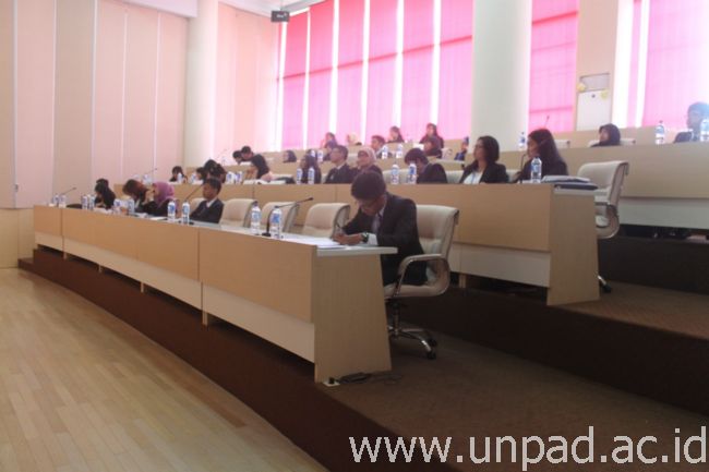 Para delegasi di kegiatan Padjadjaran MUN di Bale Rucita Unpad Jatinangor *