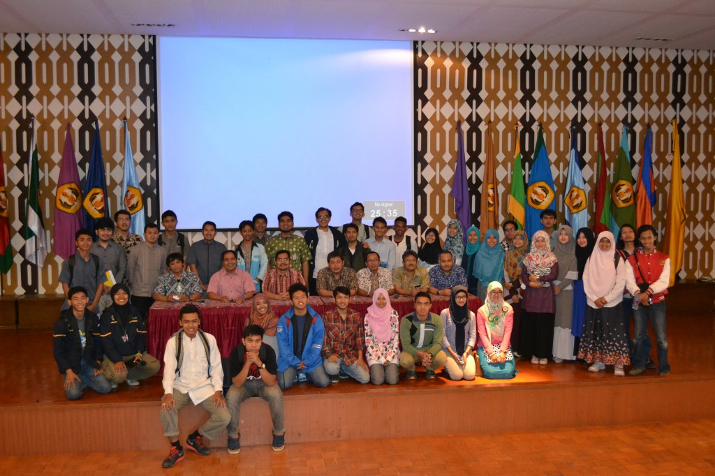 Foto bersama usai sosialisasi Unpad sebagai PTN Badan Hukum di Bale Santika Unpad Jatinangor *