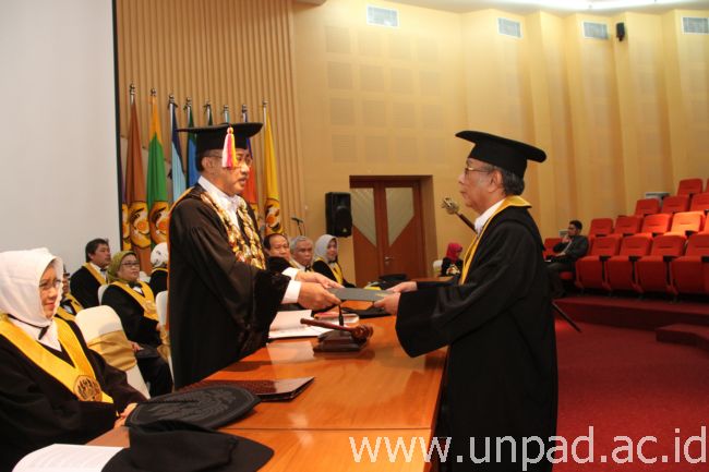 Prof. Moelyono Moektiwardoyo (Foto oleh: Tedi Yusup)*