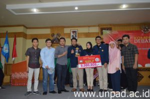 FH Unpad juara 3 Kompetisi Debat Konstitusi Regional Barat di Universitas Jambi