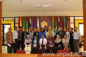 Para dosen magang Dikti saat diterima Rektor Unpad pada Senin (3/08) lalu (Foto oleh: Tedi Yusup)*