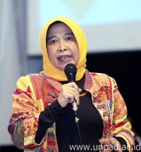 Dr. Eva Tuckyta Sari Sujatna
