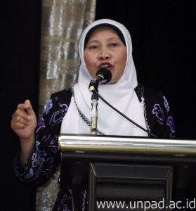 Dr. Titin Nurhayati Ma’mun, MS.