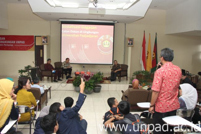 Suasana Sosialisasi Gagasan Calon Dekan FTIP Unpad di Amphiteather FTIP Unpad Jatinangor, Rabu (16/12). (Foto oleh: Tedi Yusup)*