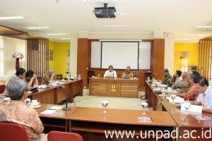 Suasana diskusi anggota MWA Unpad 