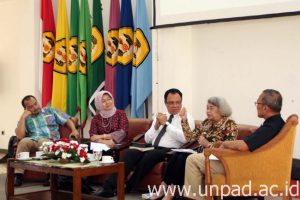 2016_04_20 peluncuran buku Prof Romli dan Dr Kodrat 6   DADAN