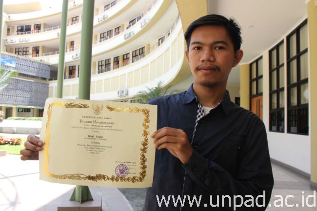 Rizal Arafat, peraih Penghargaan Wirausaha Baru Tebaik (Perwira Award) Provinsi Jawa Barat (Foto oleh: Tedi Yusup)*