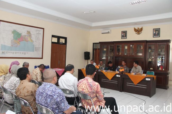 Pertemuan perwakilan Pemkab Pangandaran dan Unpad membahas (Foto oleh: Tedi Yusup)