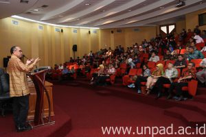 Guru Besar FISIP Unpad yang juga Ketua program ASUP Jabar, Prof. Dr. Dede Mariana, M.Si.