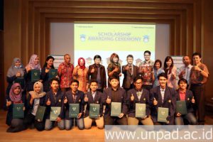 humas-unpad-2016_11_29-beasiswa-dari-hana-bank-dadan-3